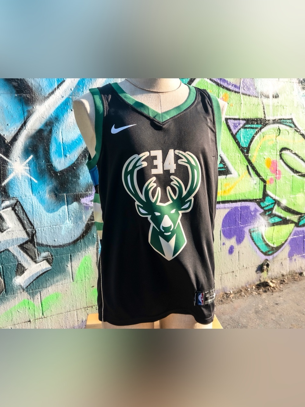 MILWAUKEE BUCKS Vintage Basketball Jersey size Medium (Giannis #34) | Black